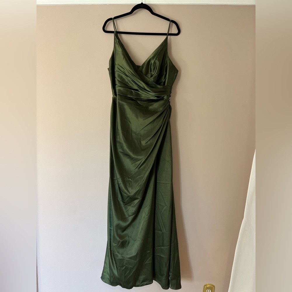 David’s Bridal Martini olive size 14 bridesmaid dress